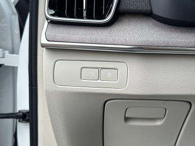 2026 Volvo XC90 Plug-In Hybrid Ultra Dark Theme