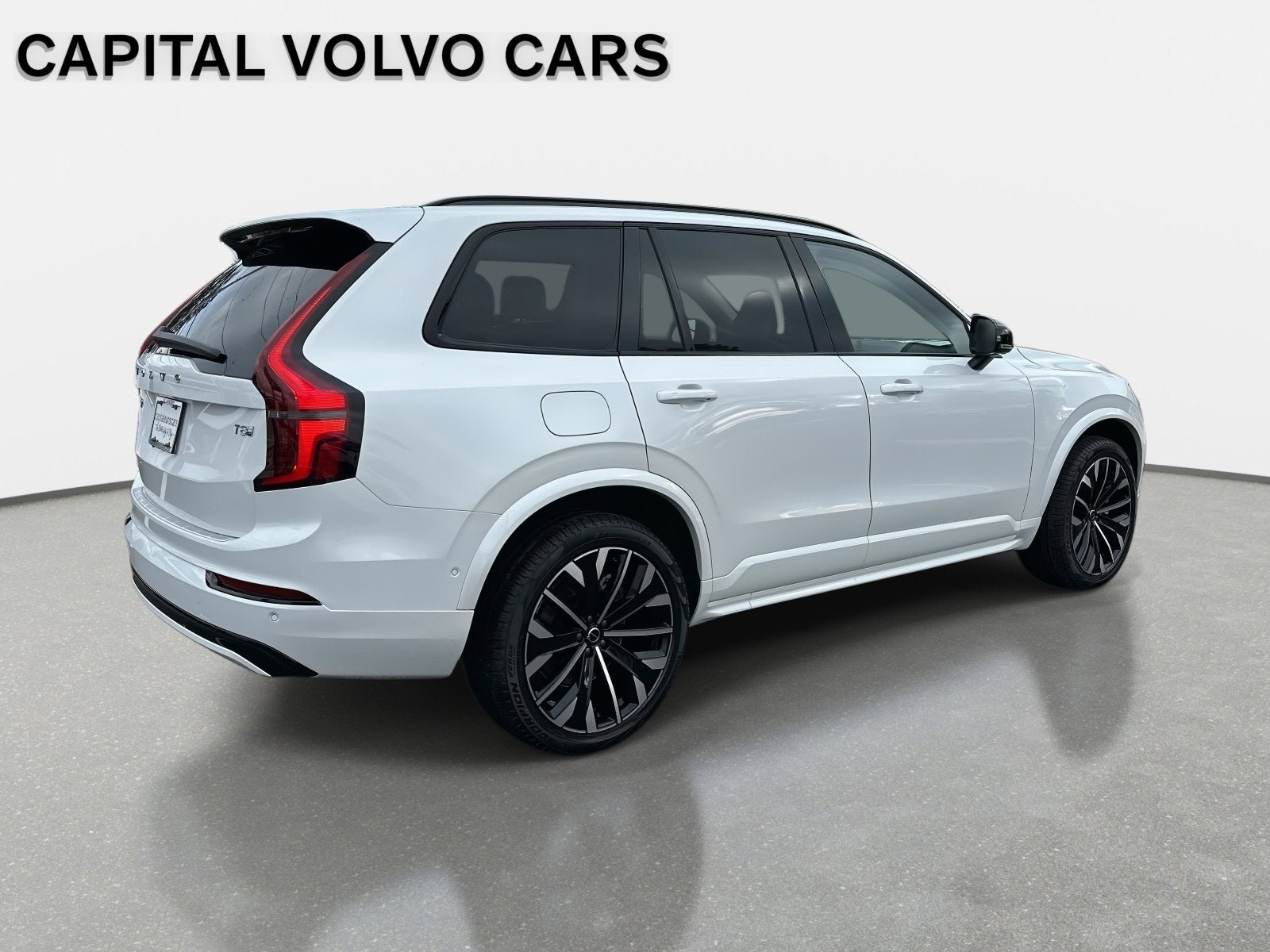 2026 Volvo XC90 Plug-In Hybrid Ultra Dark Theme