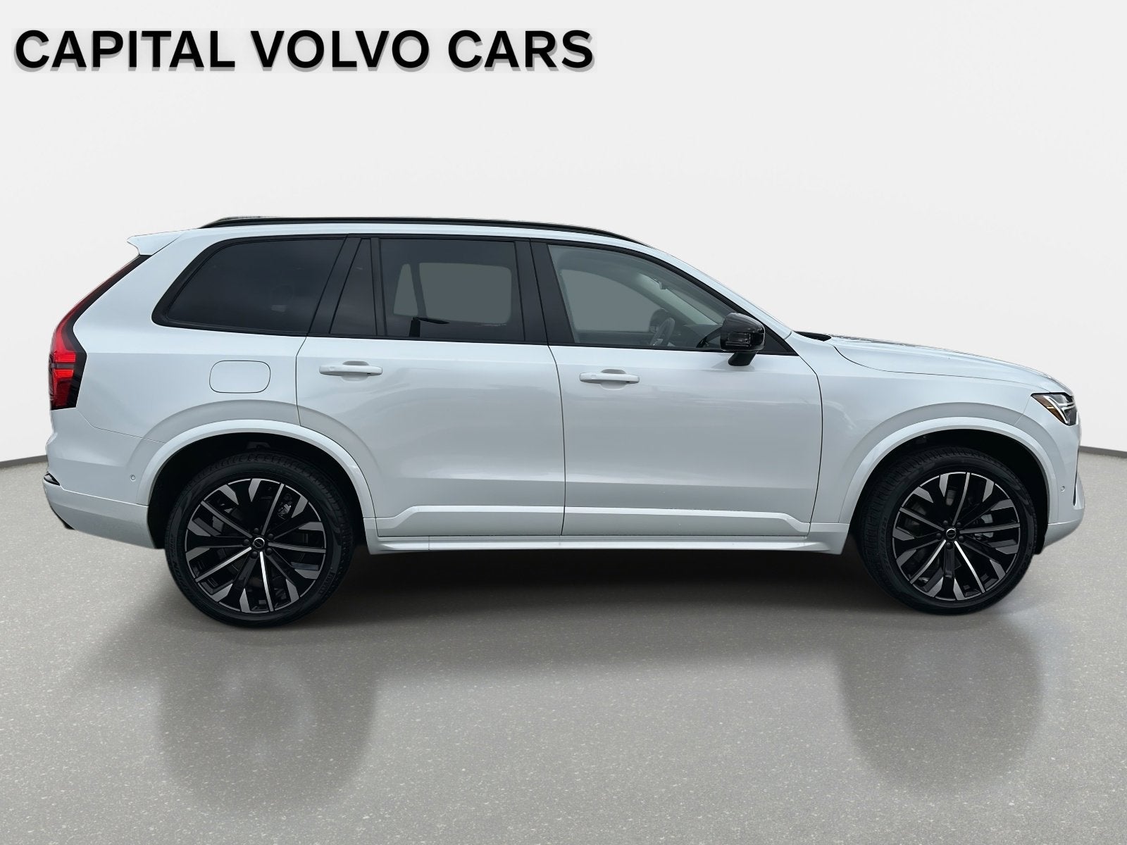 2026 Volvo XC90 Plug-In Hybrid Ultra Dark Theme