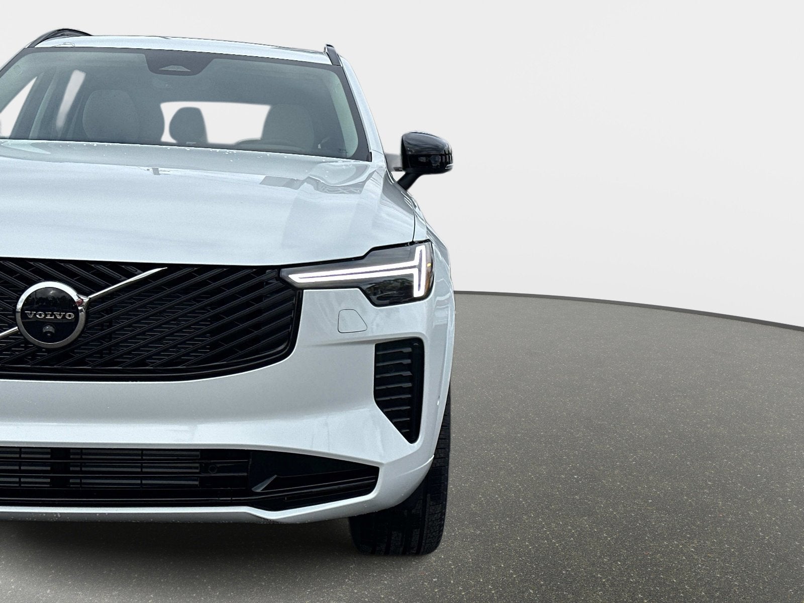 2026 Volvo XC90 Plug-In Hybrid Ultra Dark Theme