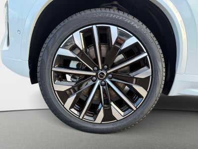 2026 Volvo XC90 Plug-In Hybrid Ultra Dark Theme