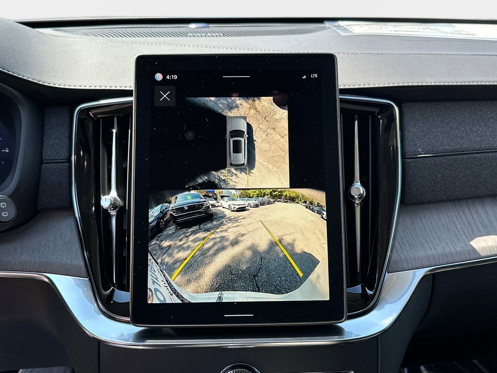 2026 Volvo XC90 Plug-In Hybrid Ultra Dark Theme