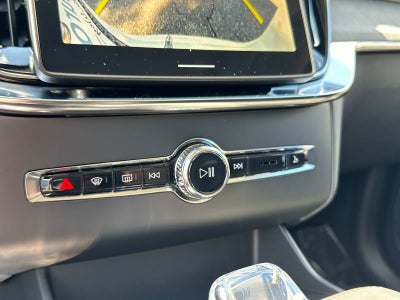 2026 Volvo XC90 Plug-In Hybrid Ultra Dark Theme