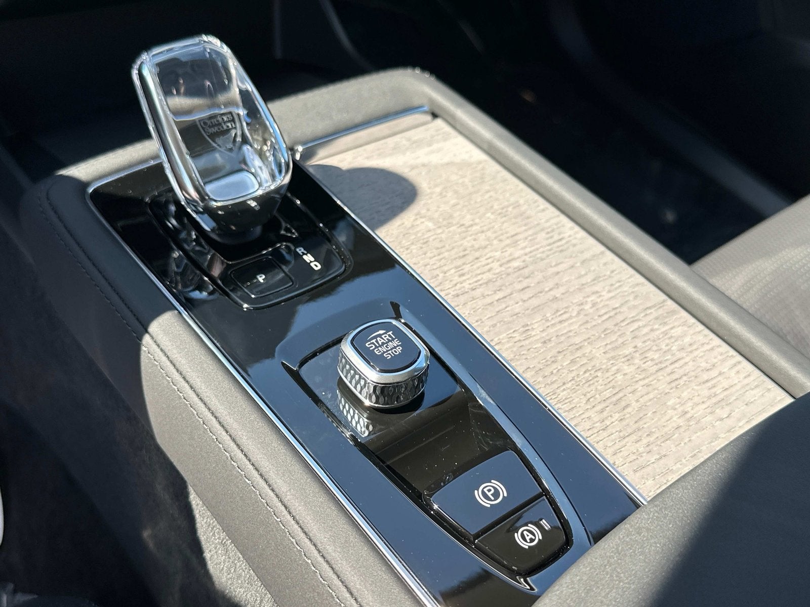 2026 Volvo XC90 Plug-In Hybrid Ultra Dark Theme