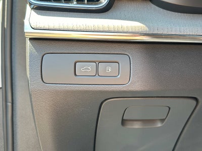 2026 Volvo XC90 Plug-In Hybrid Ultra Dark Theme