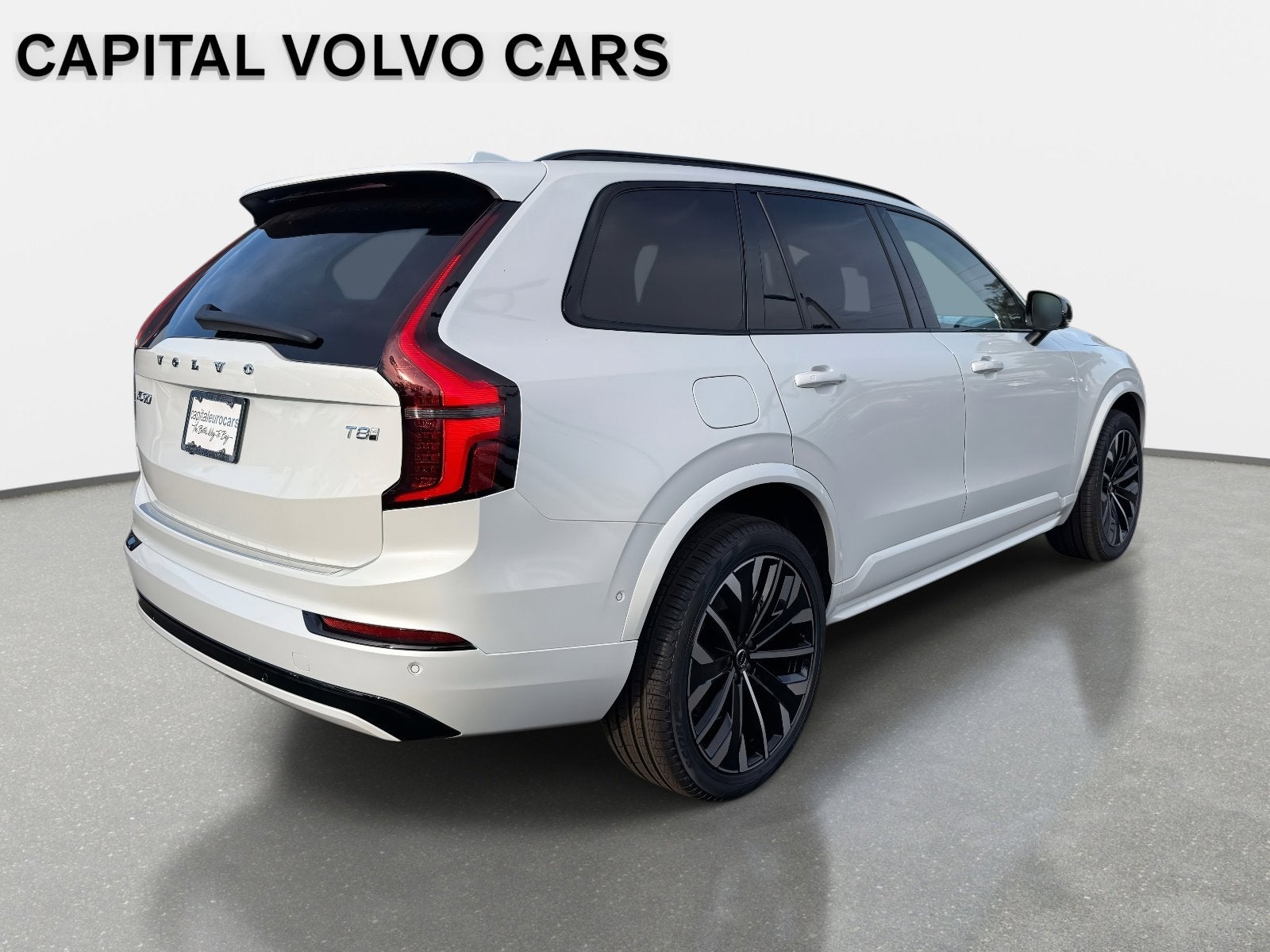 2026 Volvo XC90 Plug-In Hybrid Ultra Dark Theme