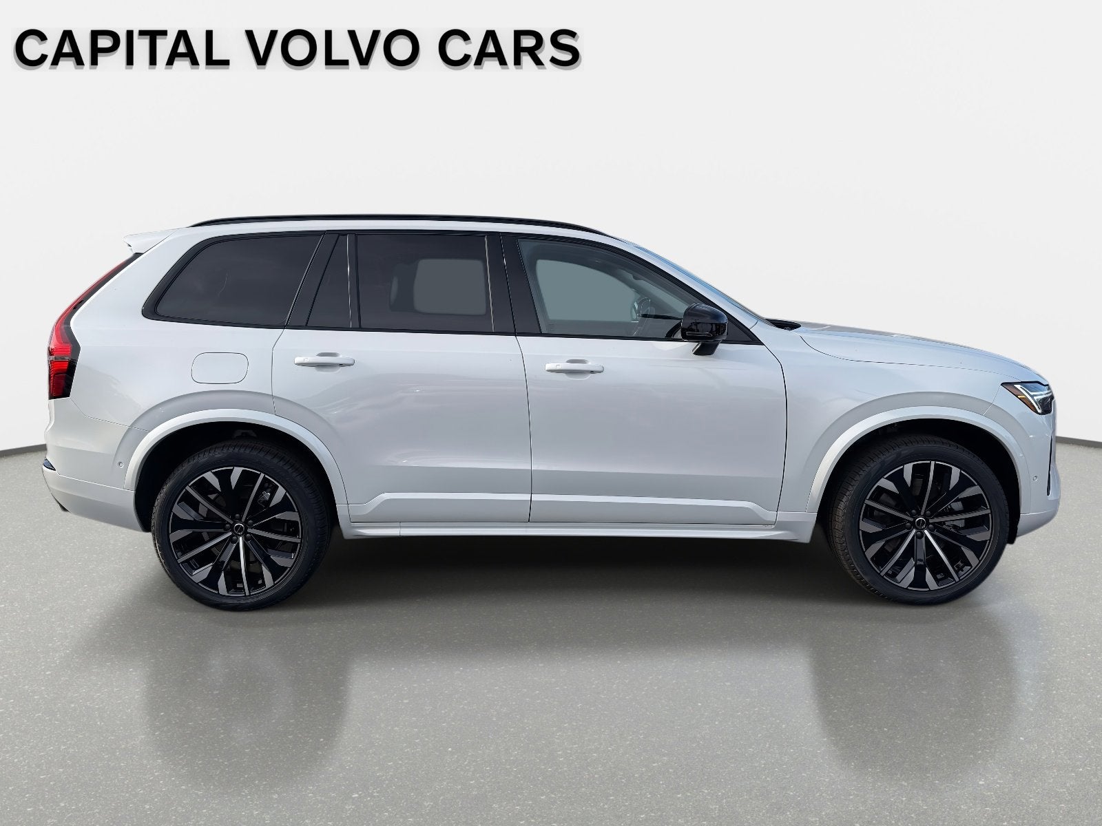2026 Volvo XC90 Plug-In Hybrid Ultra Dark Theme