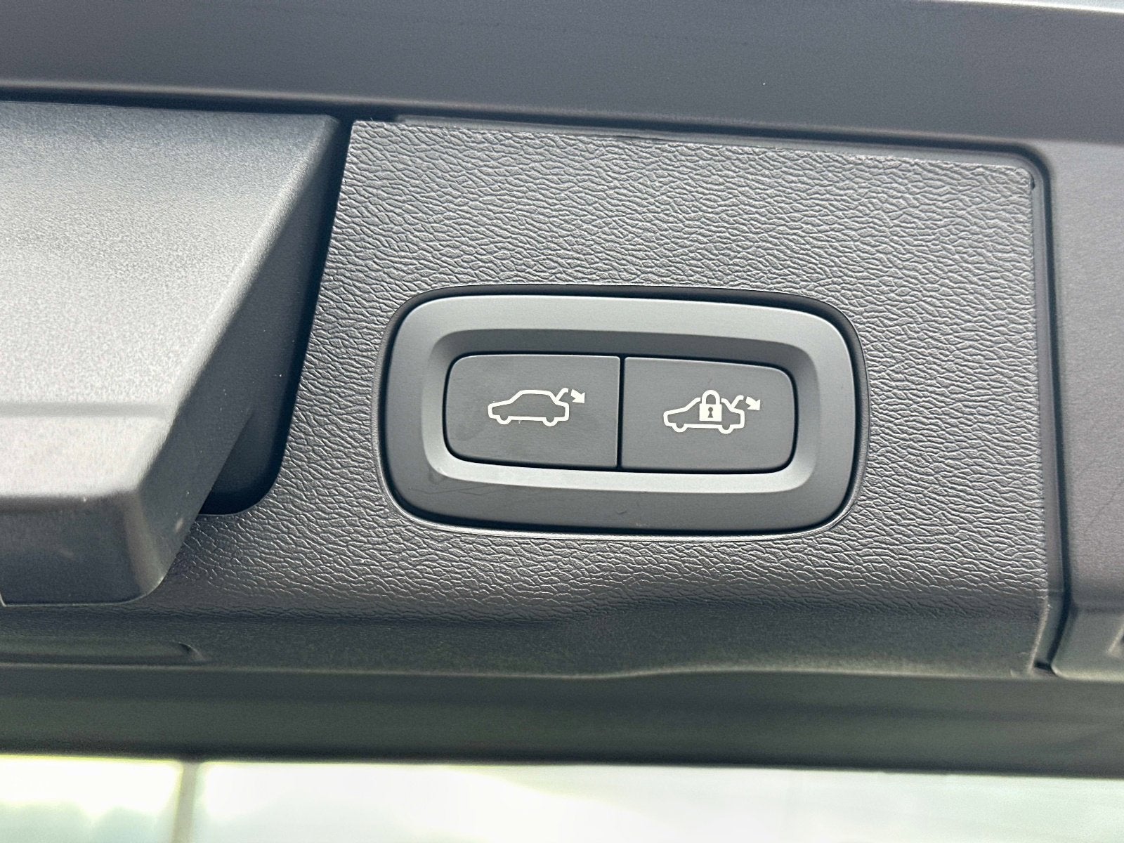 2026 Volvo XC60 Plug-In Hybrid Core