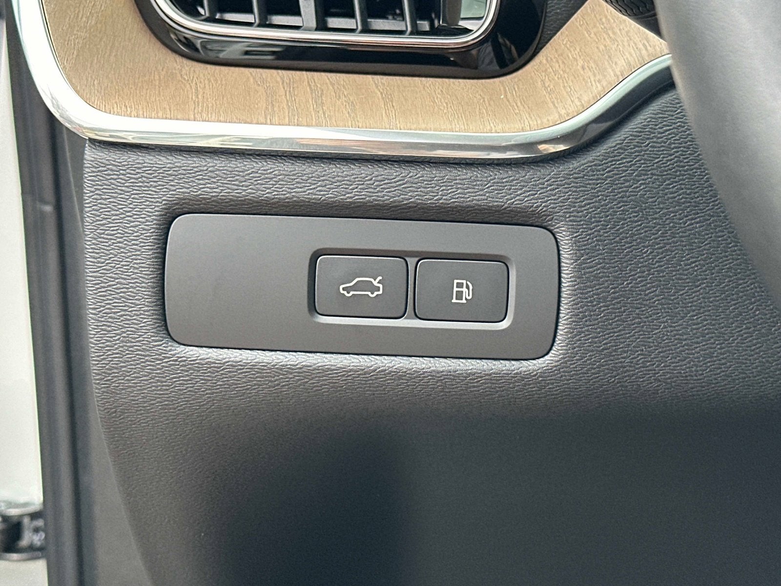 2026 Volvo XC60 Plug-In Hybrid Core