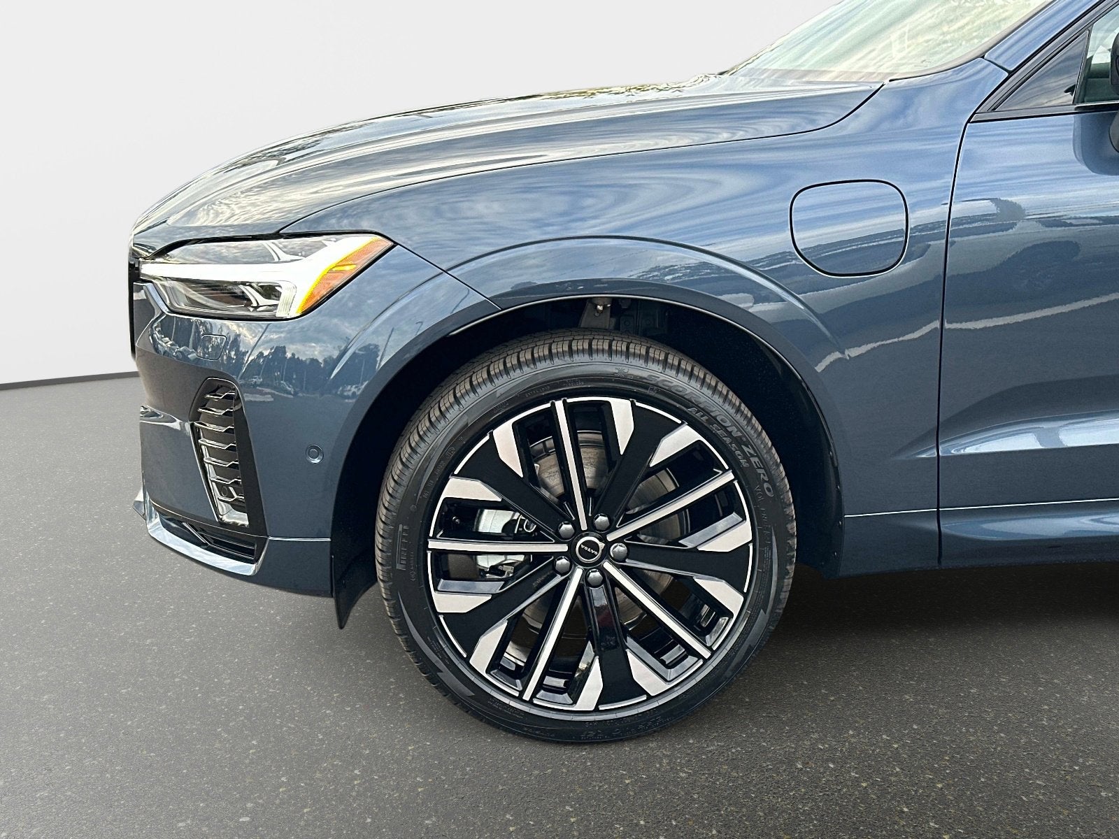 2026 Volvo XC60 Plug-In Hybrid Ultra