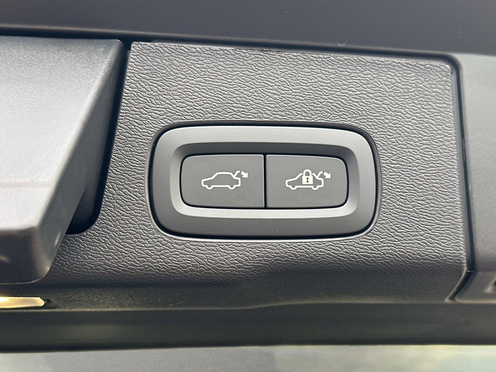 2026 Volvo XC60 Plug-In Hybrid Ultra