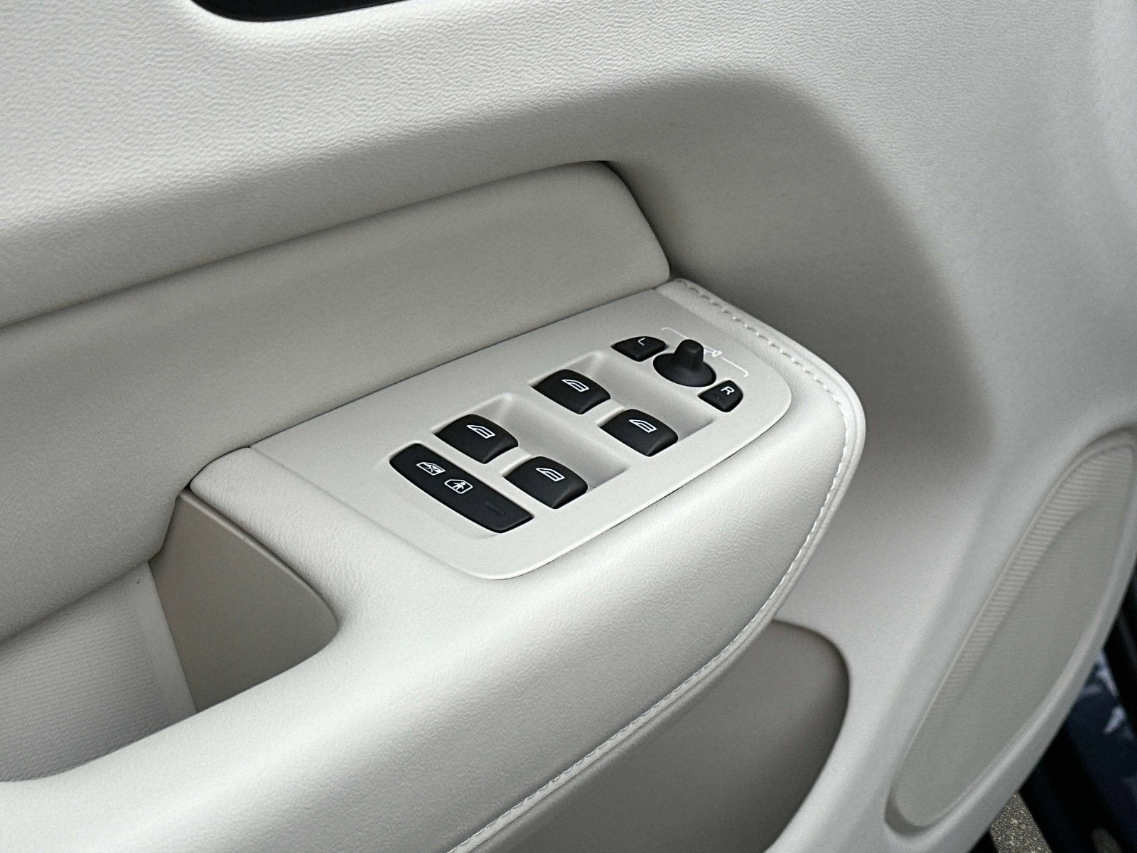 2026 Volvo XC60 Plug-In Hybrid Ultra