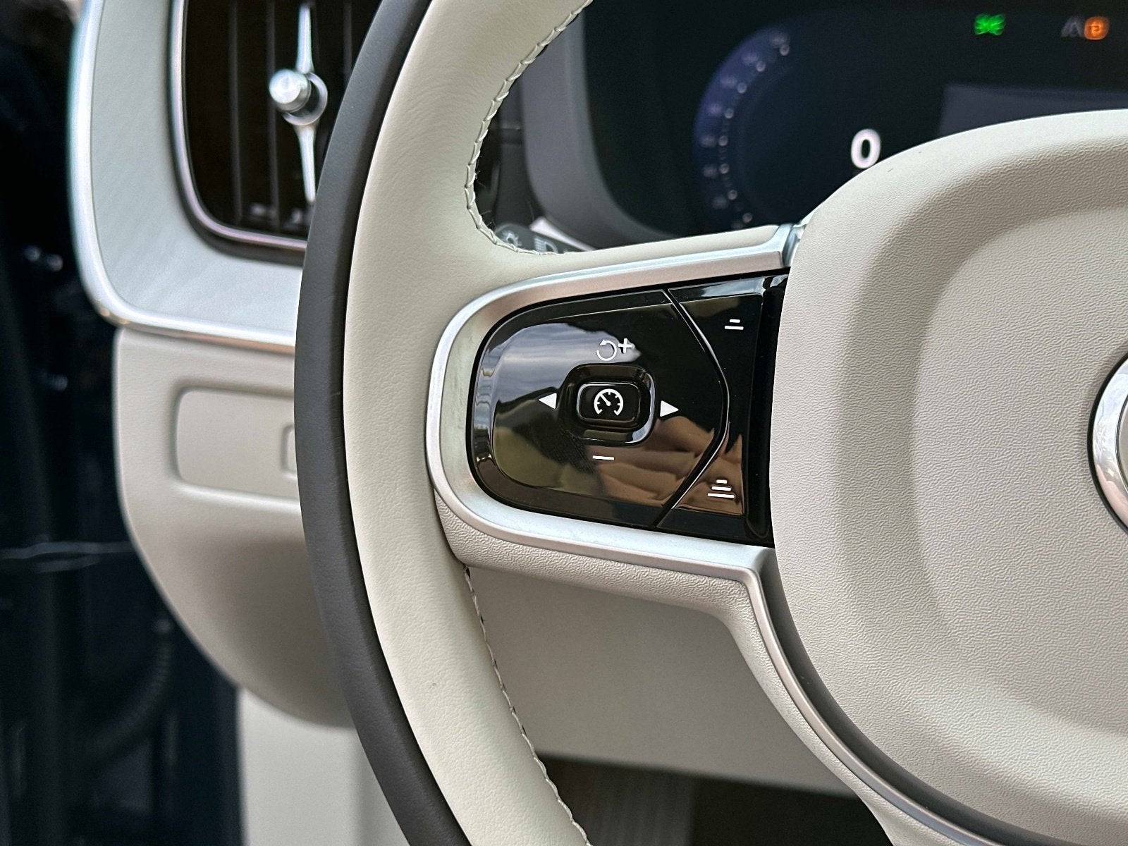 2026 Volvo XC60 Plug-In Hybrid Ultra