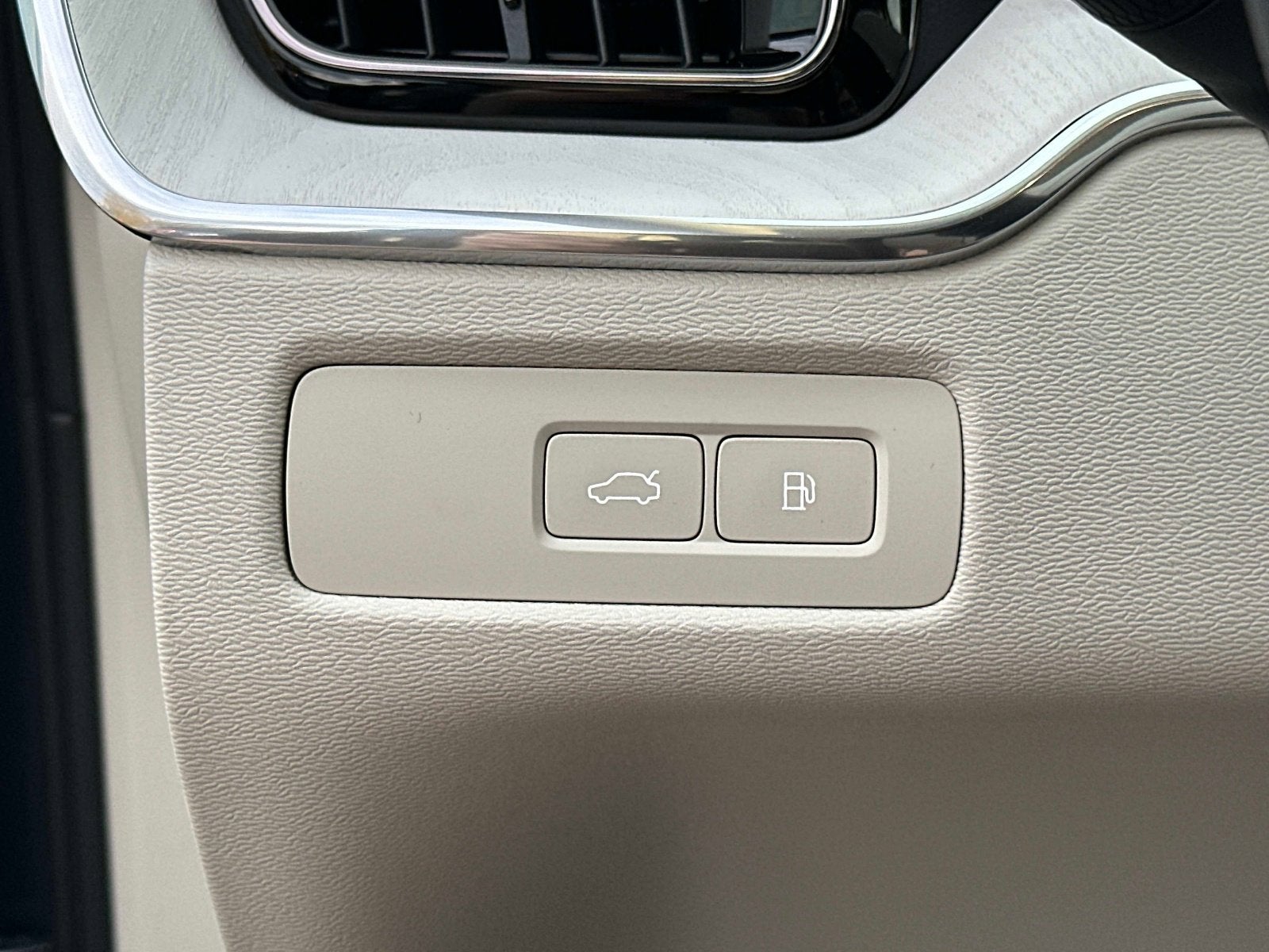 2026 Volvo XC60 Plug-In Hybrid Ultra