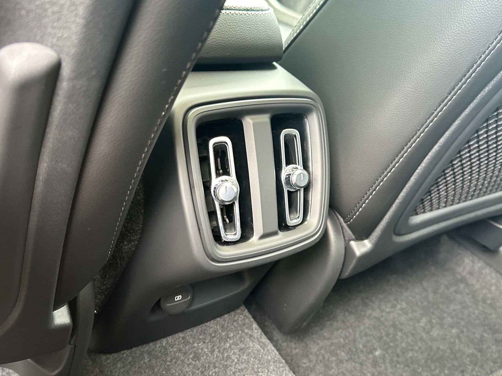 2026 Volvo XC40 Plus