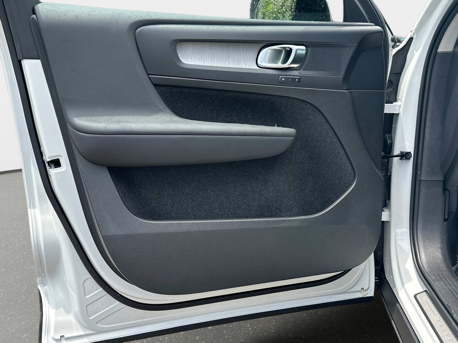 2026 Volvo XC40 Plus