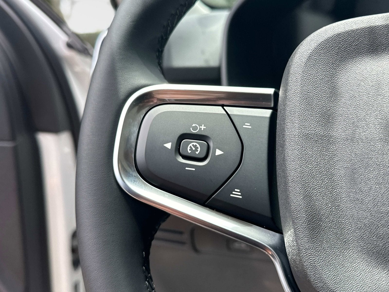 2026 Volvo XC40 Plus