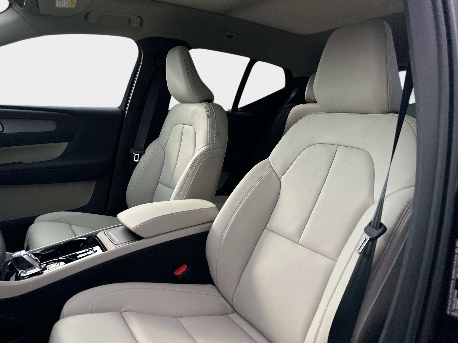 2026 Volvo XC40 Plus