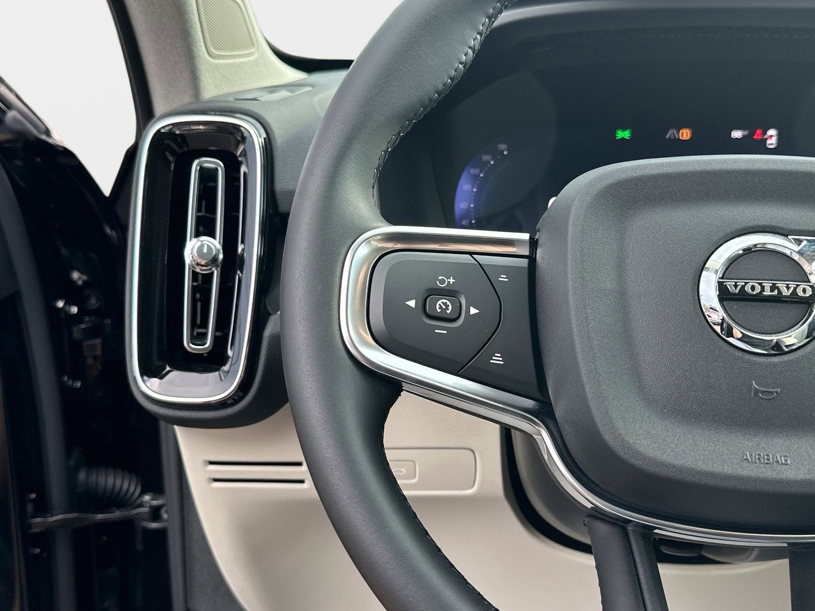 2026 Volvo XC40 Plus