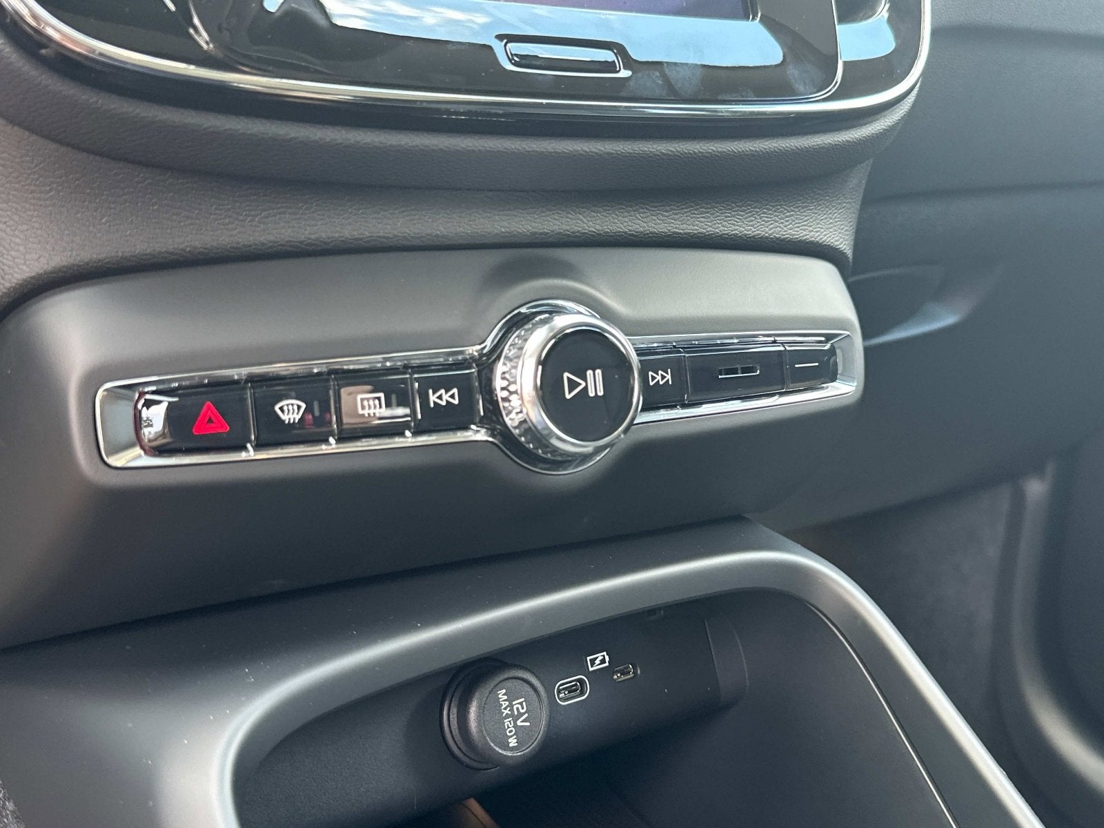 2026 Volvo XC40 Core