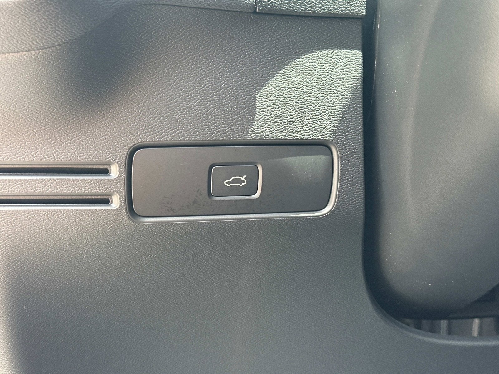 2026 Volvo XC40 Core