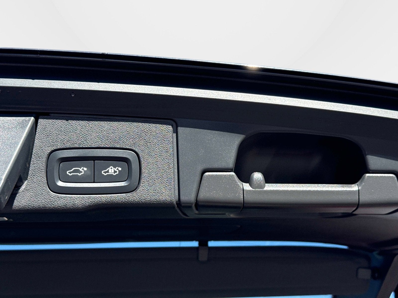 2023 Volvo XC60 Ultimate Bright Theme