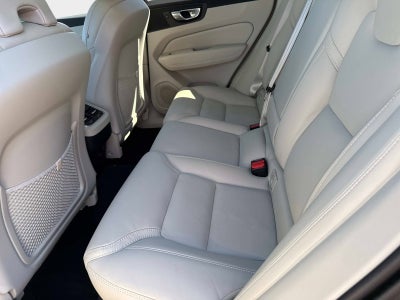 2023 Volvo XC60 Ultimate Bright Theme