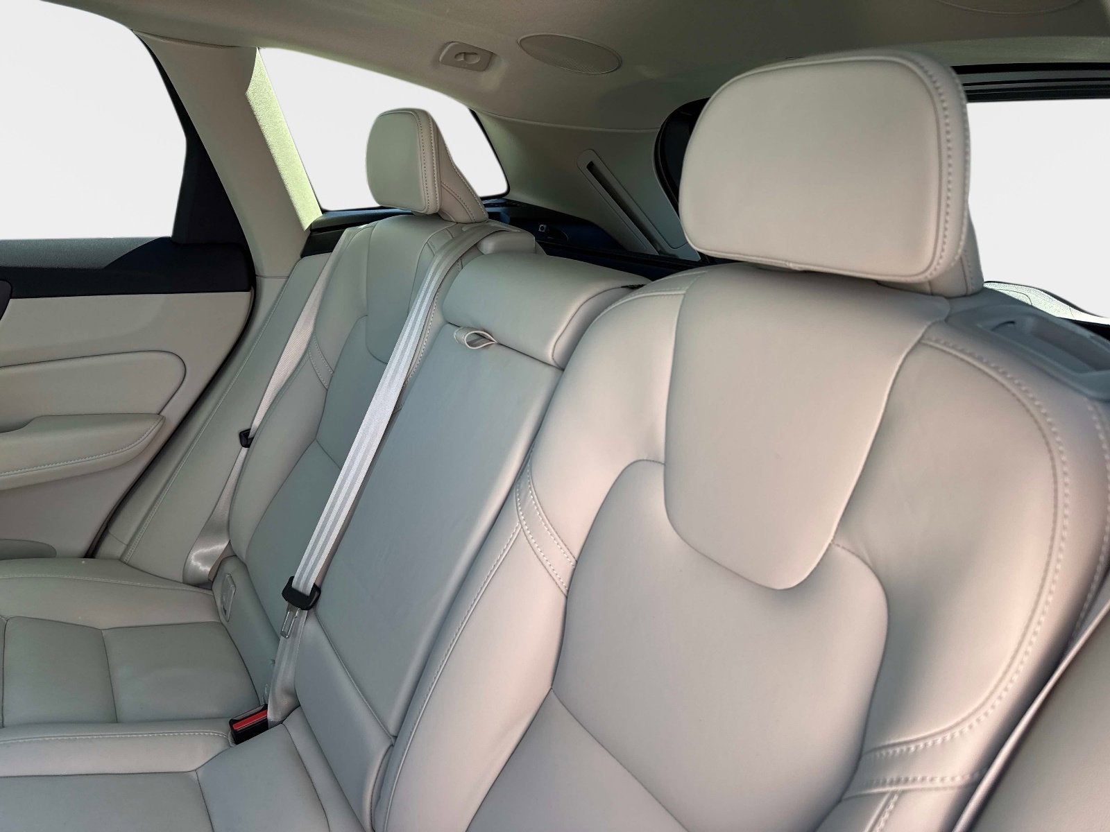 2023 Volvo XC60 Ultimate Bright Theme