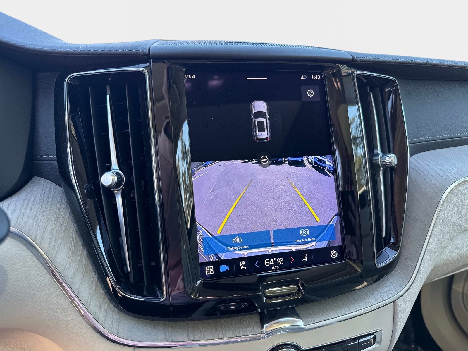 2023 Volvo XC60 Ultimate Bright Theme