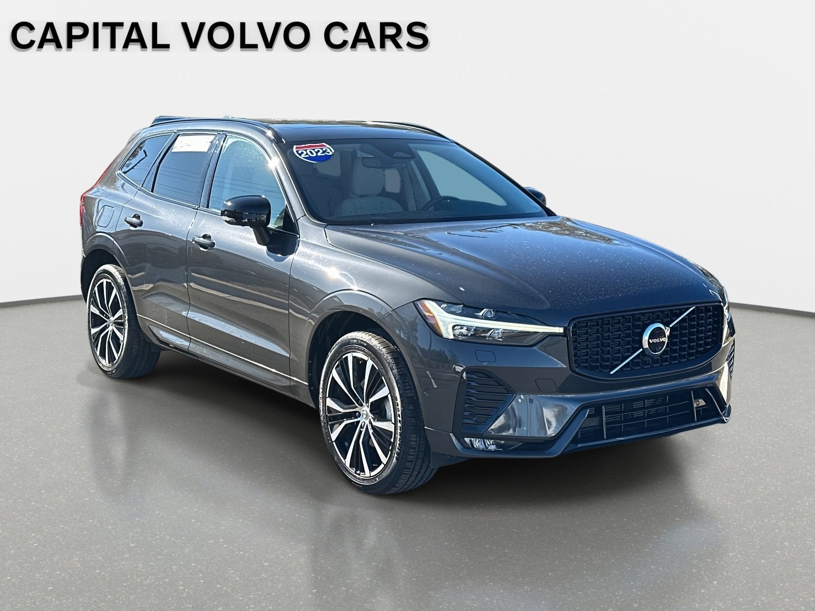 2023 Volvo XC60 Plus Dark Theme