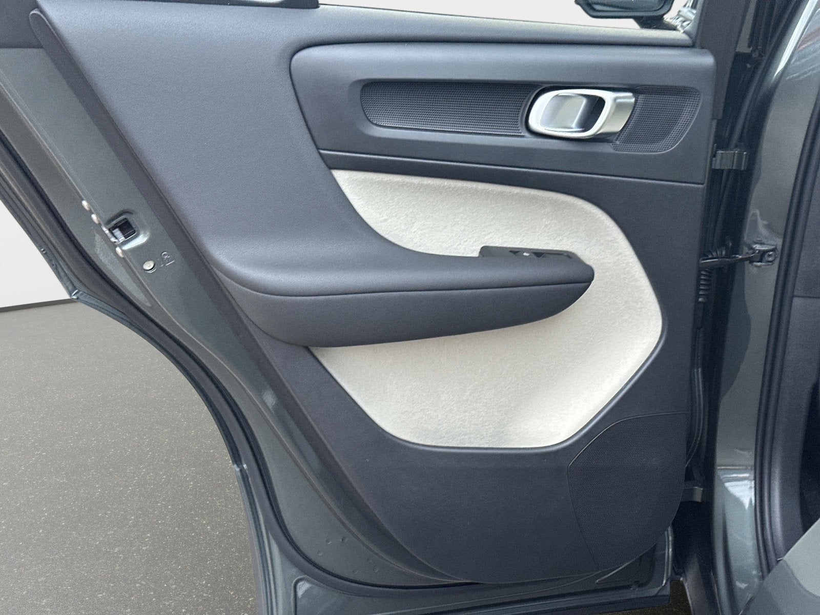 2026 Volvo XC40 Plus