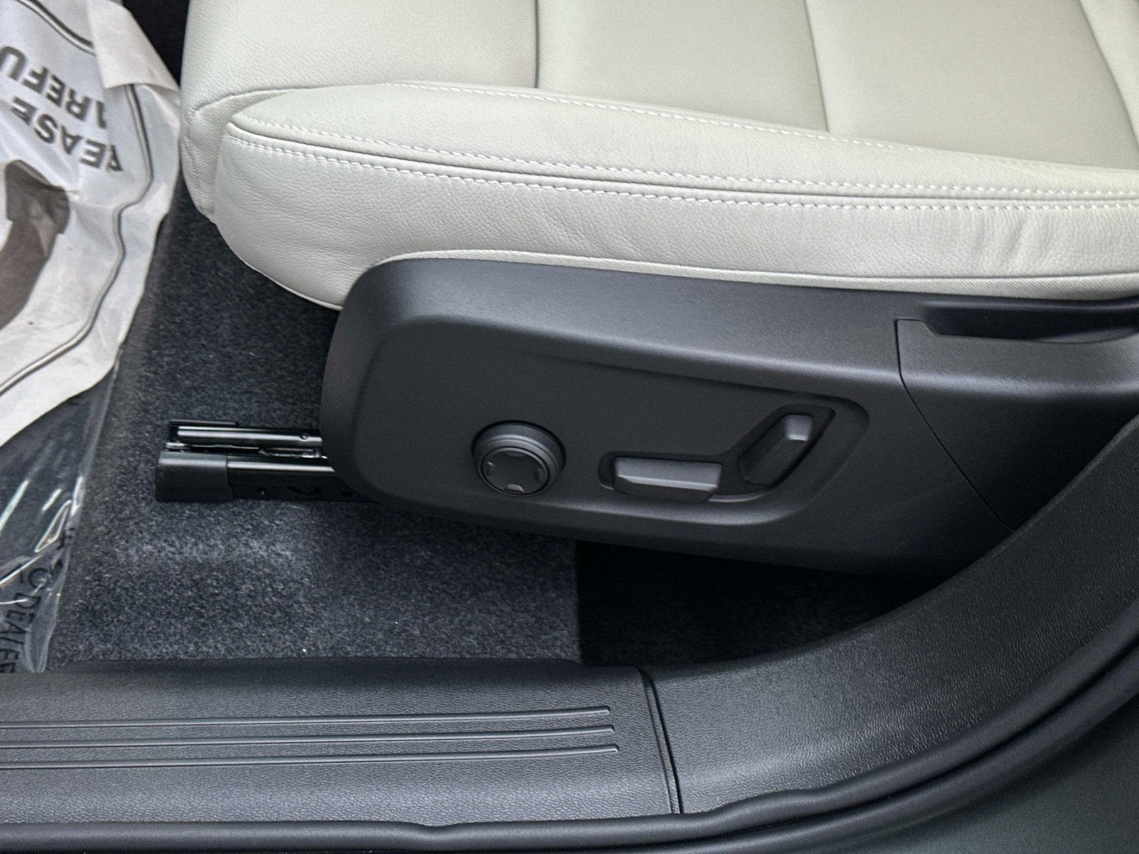 2026 Volvo XC40 Plus