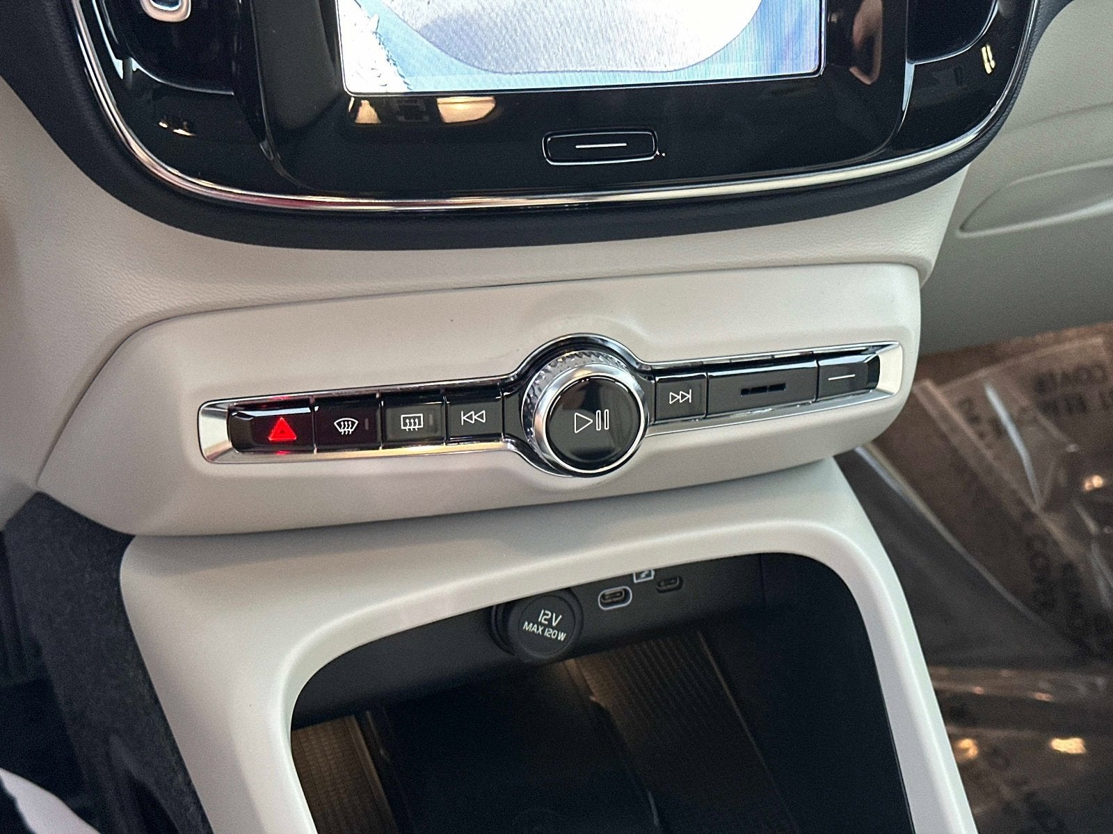 2026 Volvo XC40 Plus