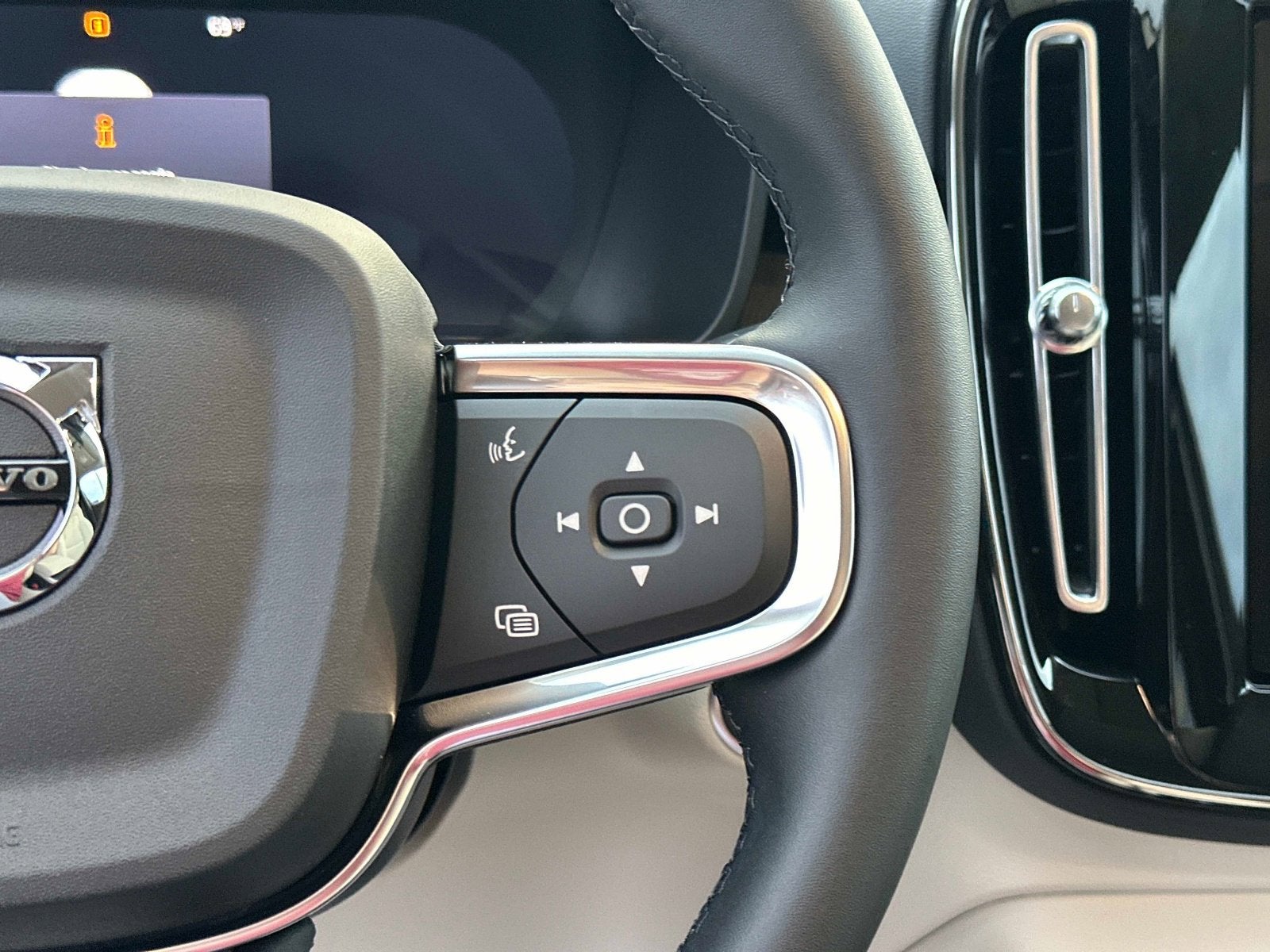 2026 Volvo XC40 Plus