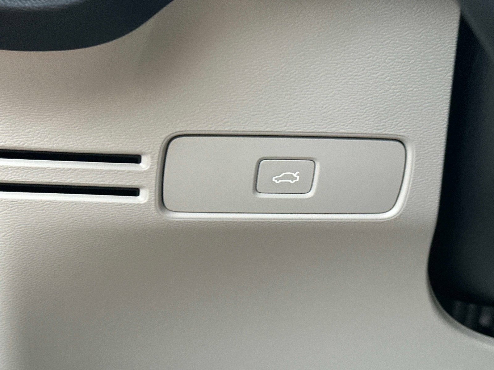 2026 Volvo XC40 Plus