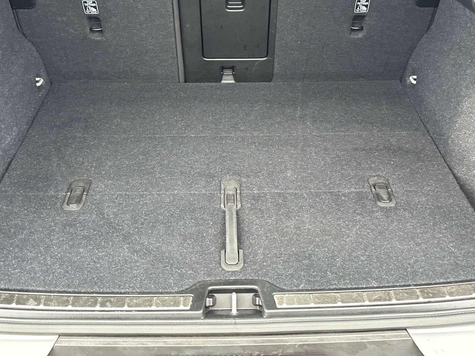 2025 Volvo XC40 Plus Bright Theme