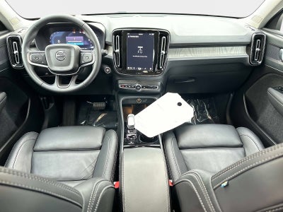 2025 Volvo XC40 Plus Bright Theme