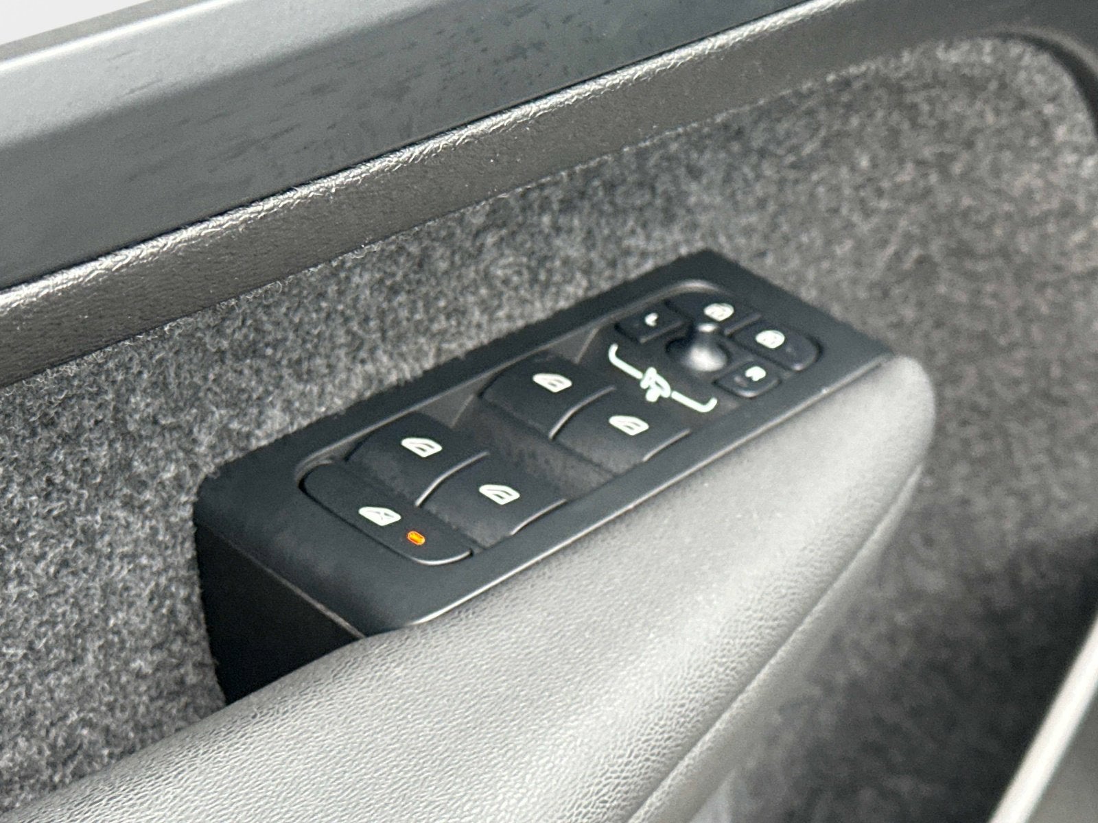 2025 Volvo XC40 Plus Bright Theme