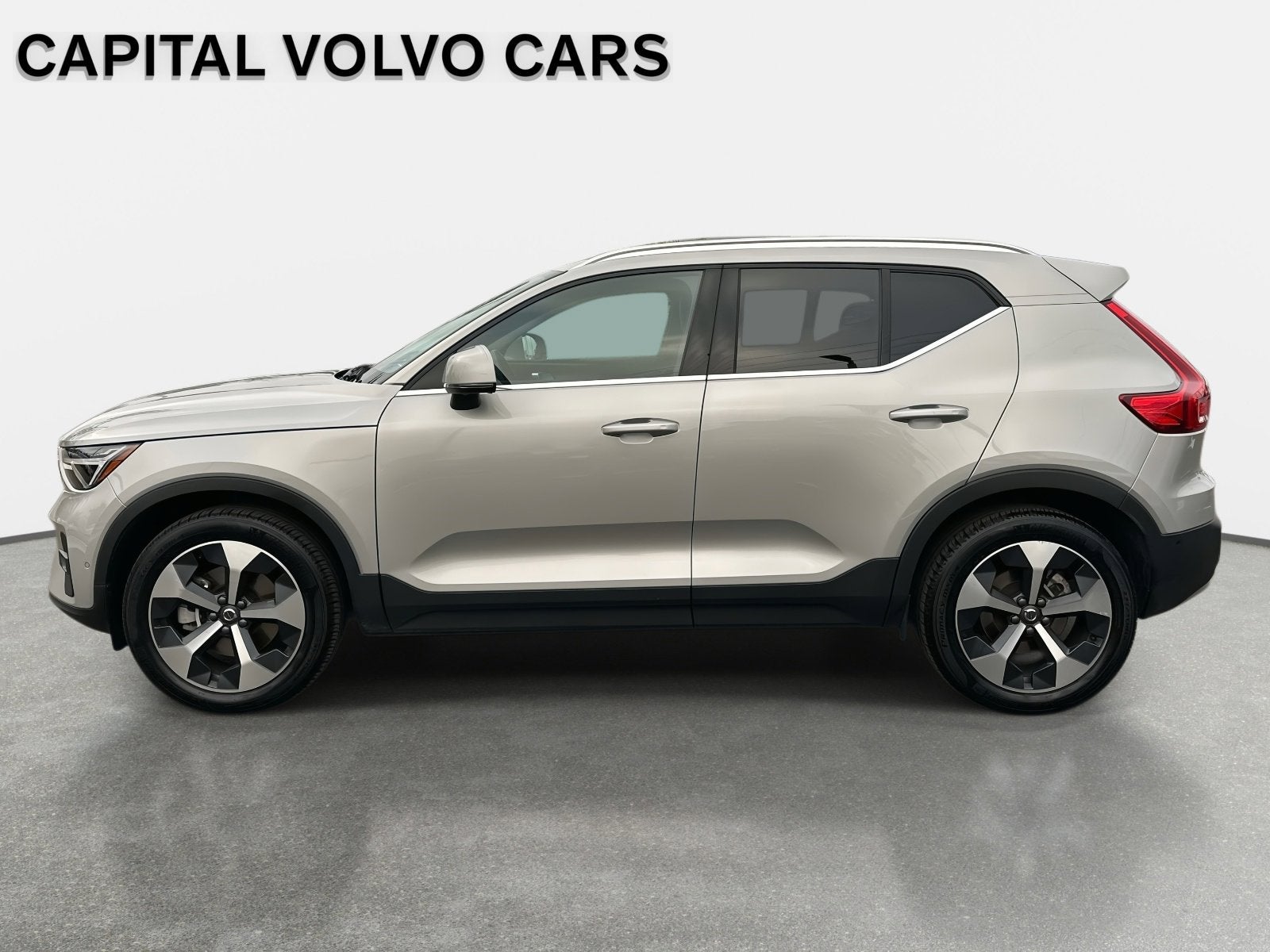 2025 Volvo XC40 Plus Bright Theme