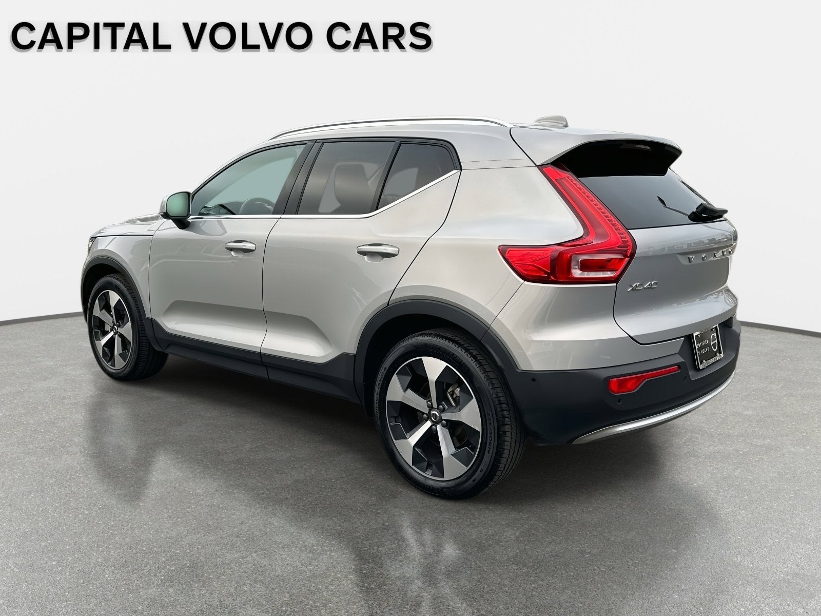 2025 Volvo XC40 Plus Bright Theme