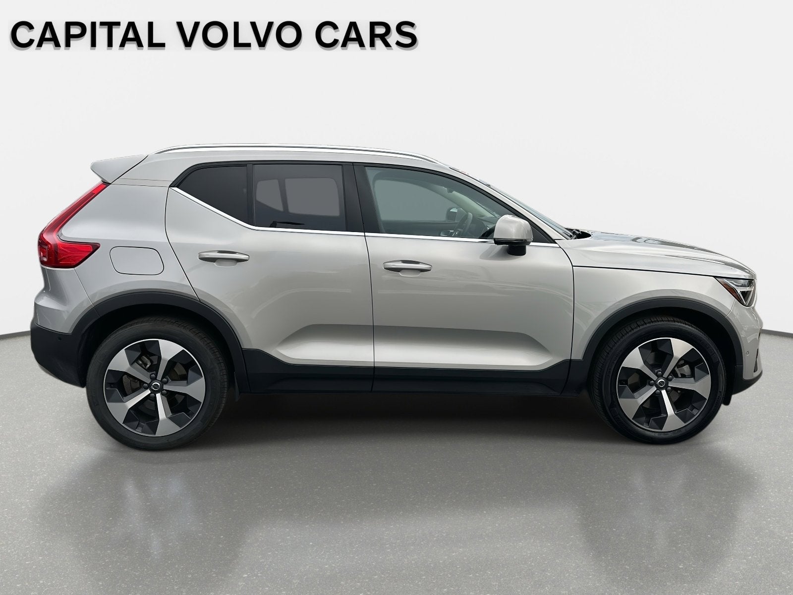 2025 Volvo XC40 Plus Bright Theme