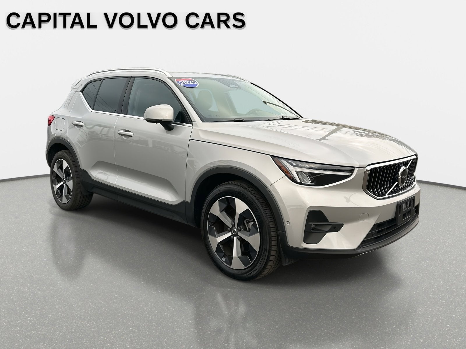 2025 Volvo XC40 Plus Bright Theme