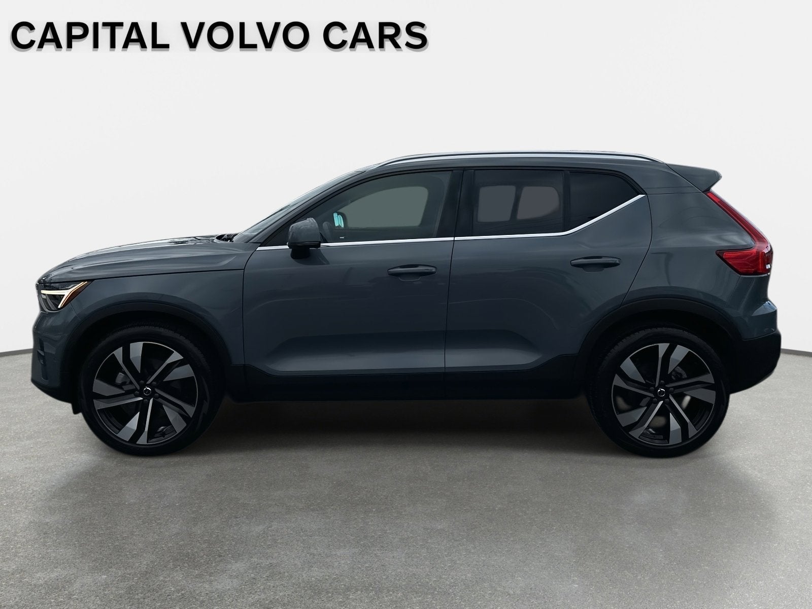 2023 Volvo XC40 Ultimate Bright Theme