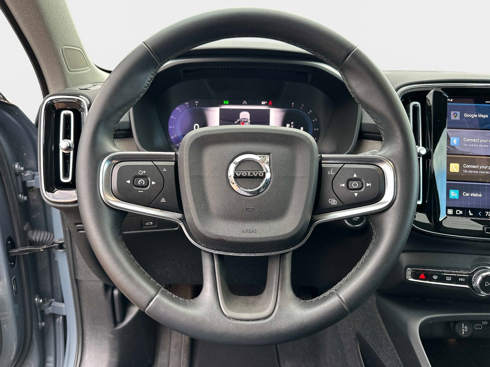 2023 Volvo XC40 Ultimate Bright Theme