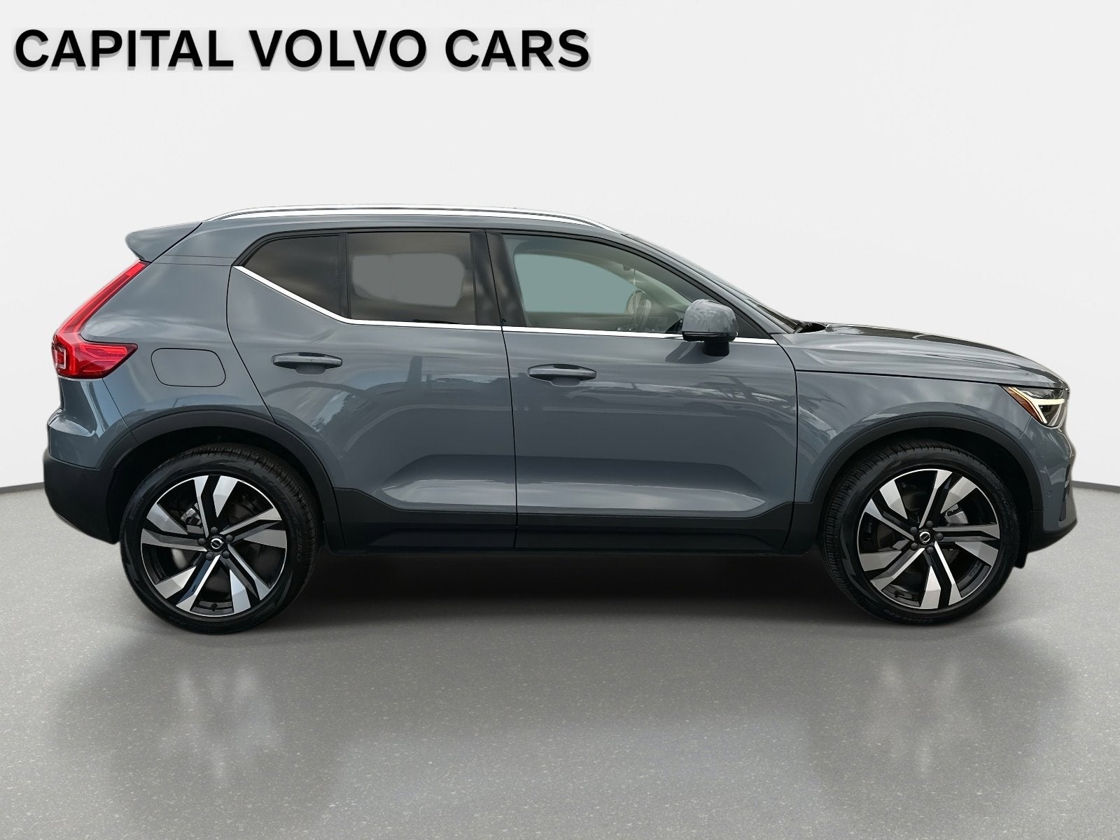 2023 Volvo XC40 Ultimate Bright Theme