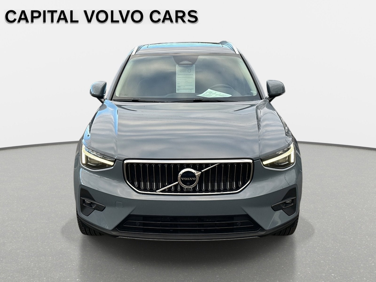 2023 Volvo XC40 Ultimate Bright Theme