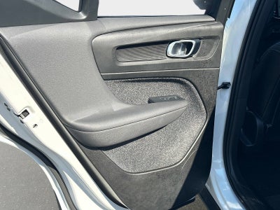 2025 Volvo XC40 Core Bright Theme