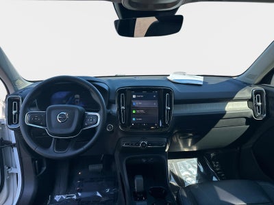 2025 Volvo XC40 Core Bright Theme