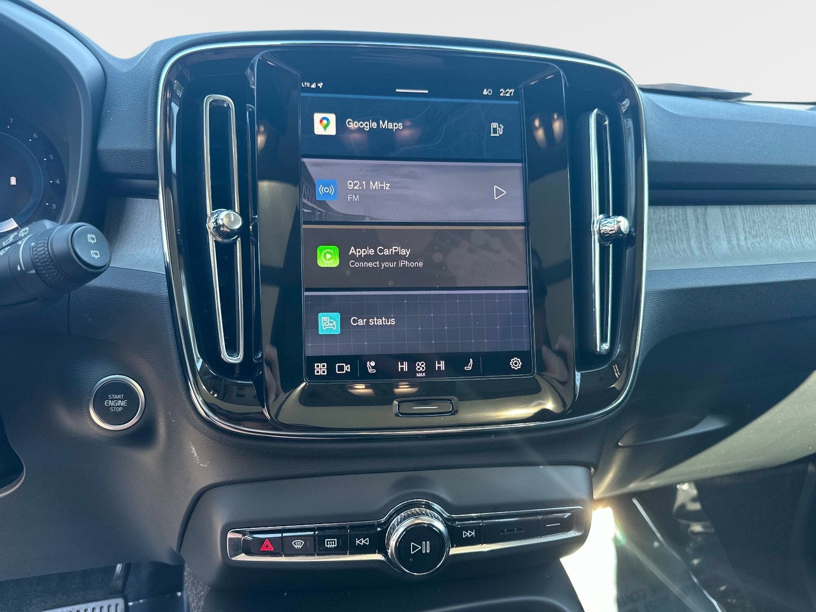 2025 Volvo XC40 Core Bright Theme