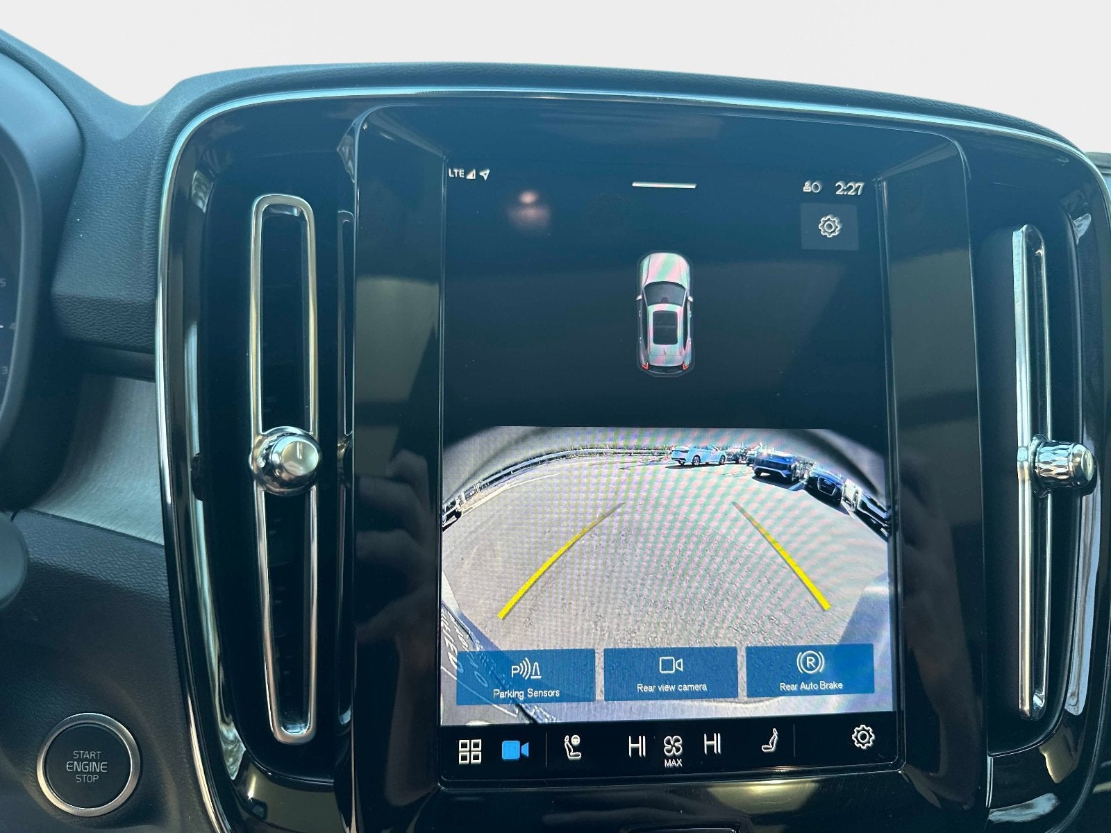 2025 Volvo XC40 Core Bright Theme